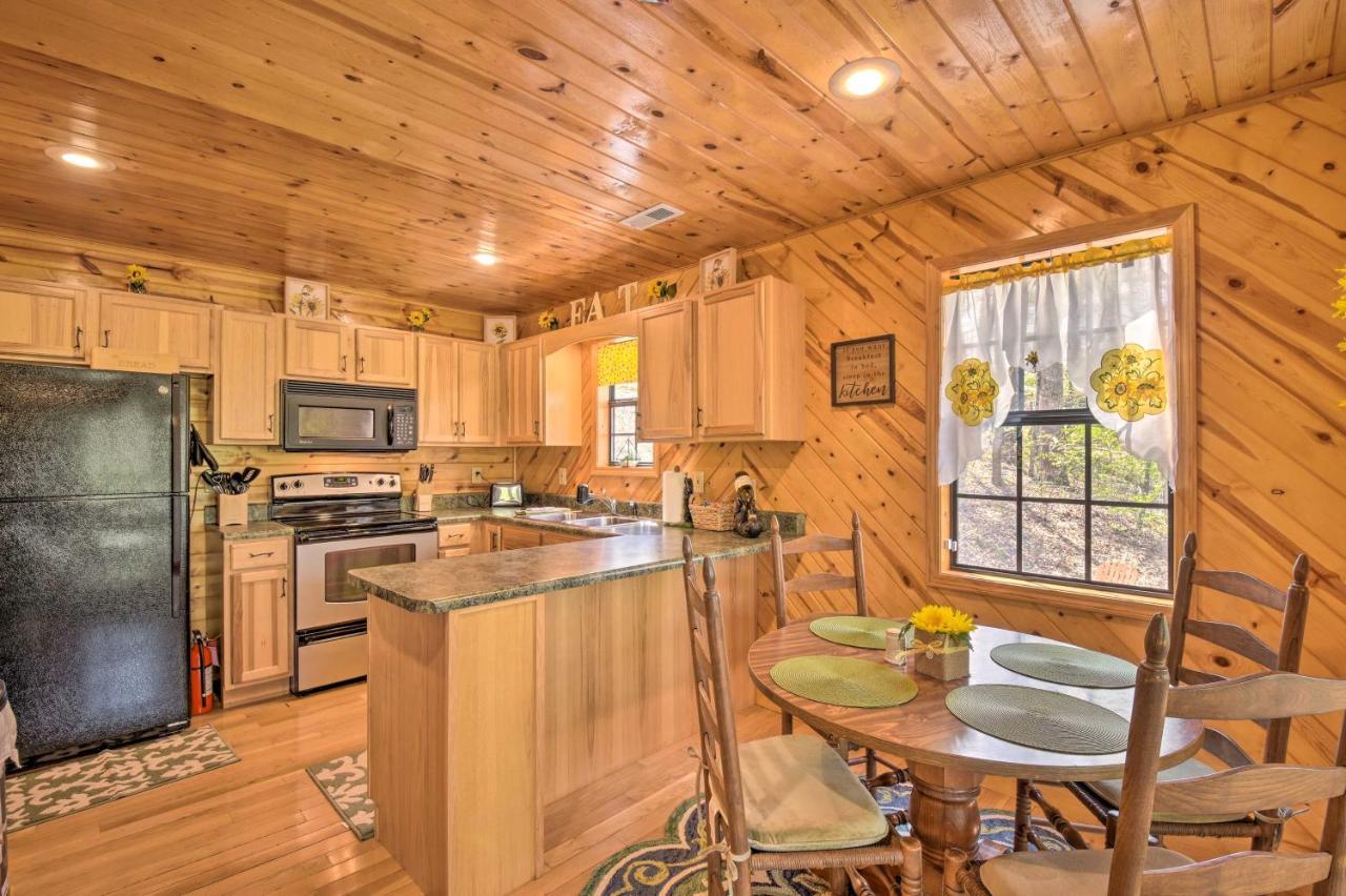 Cozy Hiawassee Cabin With Fire Pit And Mtn Views! Εξωτερικό φωτογραφία