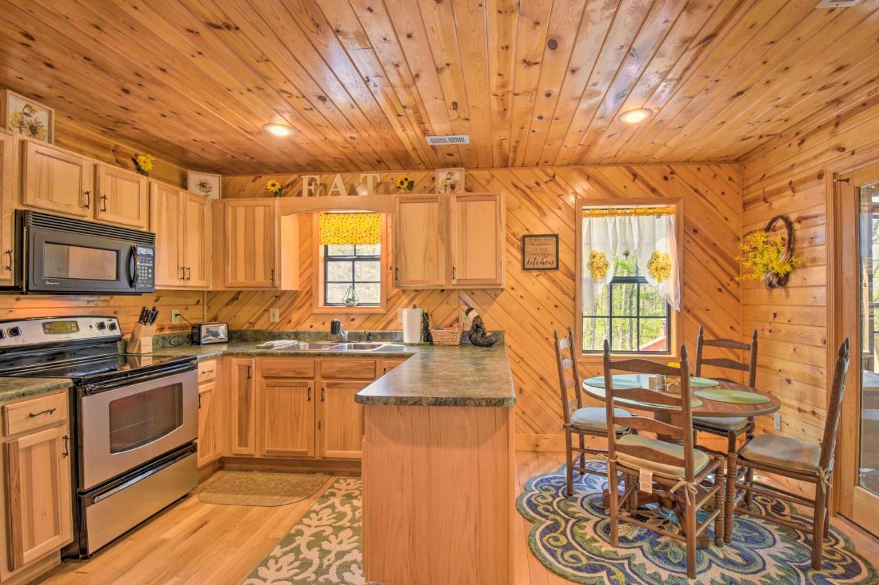Cozy Hiawassee Cabin With Fire Pit And Mtn Views! Εξωτερικό φωτογραφία